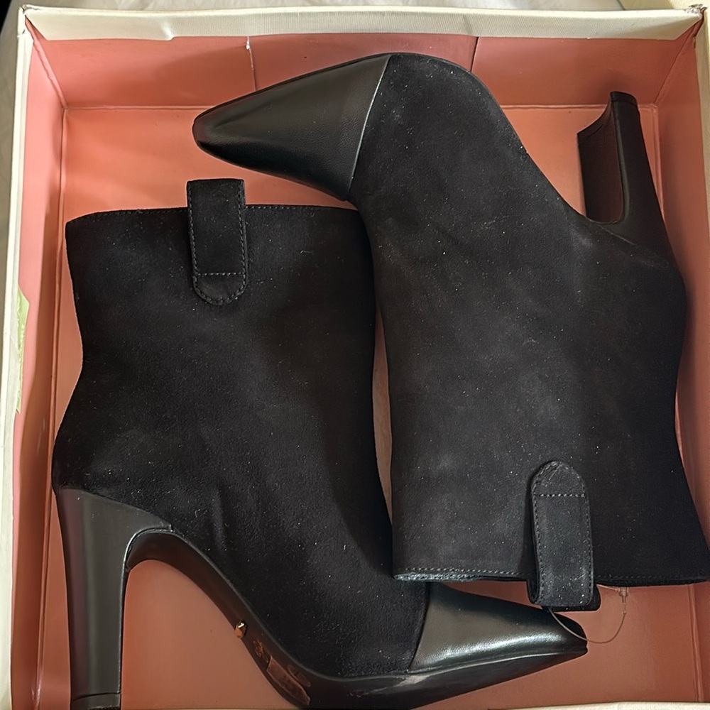 42 Gold heels 
Black 
Size 7 in us size